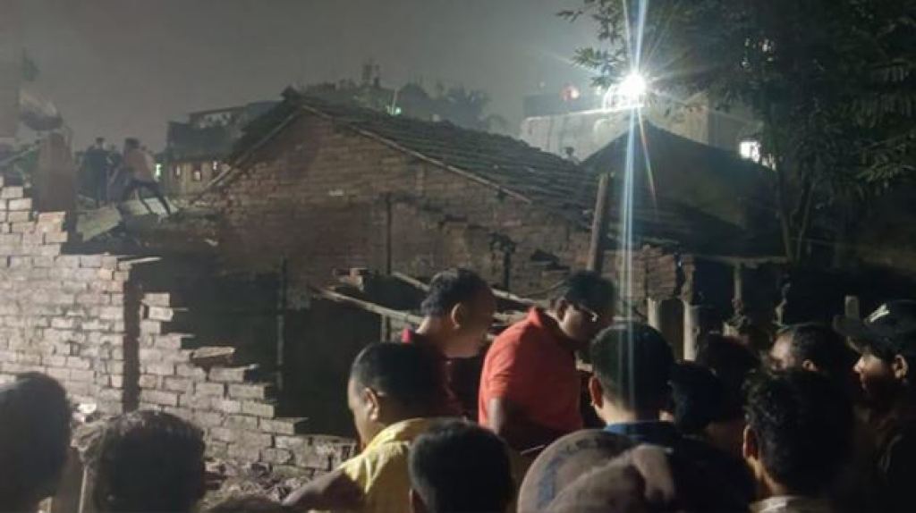 કોલકત્તામાં દુર્ઘટના: બિલ્ડીંગ ધરાશાયી થવાથી બે લોકોના મોત, ડઝનેક લોકોને  બચાવી લેવાયા