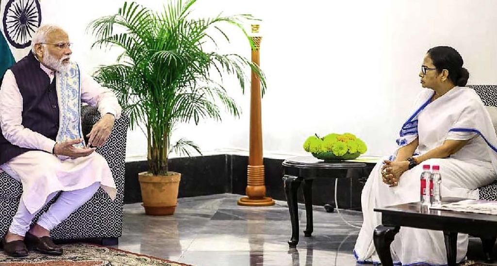 પશ્ચિમ બંગાળના સીએમ પીએમ મોદીને મળ્યા: એક્સક્લુઝિવ રાજભવન સમિટ