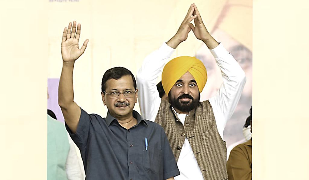 દાહોદની ‘વિજય વિશ્વાસ સભા’: અરવિંદ કેજરીવાલ અને ભગવંત માનનો ભાજપ-કોંગ્રેસ પર તીખો પ્રહાર