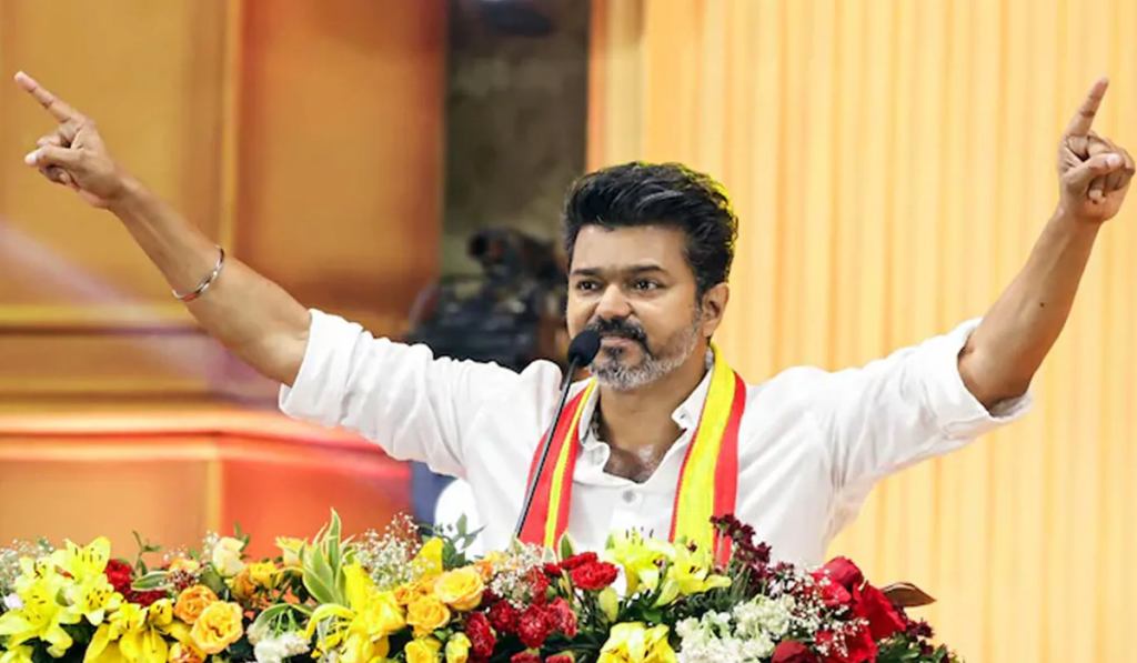 વિજયના ચૂંટણી વચનો: ૬ મફત ગેસ સિલિન્ડર અને મહિલાઓને ₹૨૫૦૦ની જાહેરાત - Ahmedabad Express