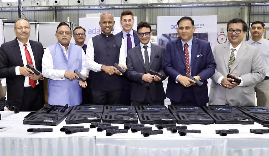 અદાણી ડિફેન્સનો કમાલ: ભારતીય સેનાને સમય કરતા ૧૧ મહિના વહેલી સોંપી ૨,૦૦૦ 'પ્રહાર' LMG 2026