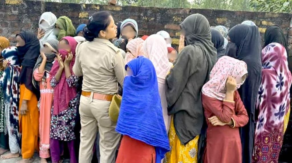 બિનનોંધાયેલ મદરેસા 40 બાળકીઓ: UPના બહરાઇચમાં શૌચાલયમાંથી મળી!