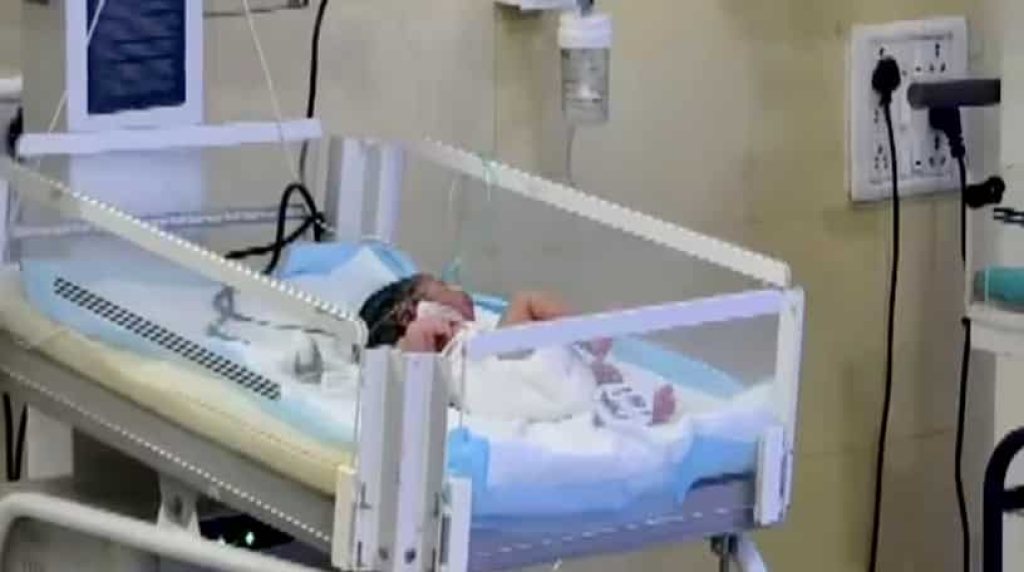 બુરહાનપુર: સગીરાએ વોશરૂમમાં બાળકીને જન્મ આપી બદનામીના ડરથી ફેંકી