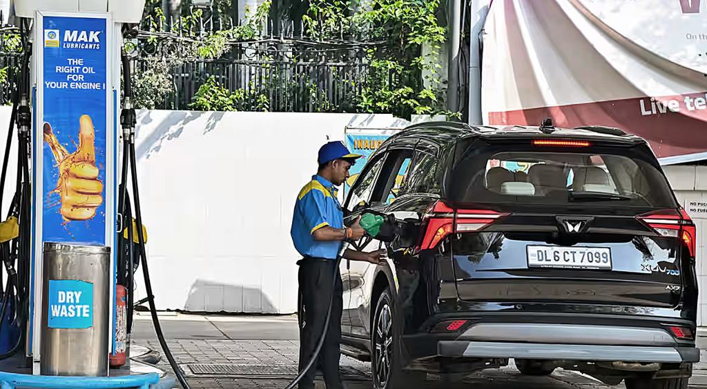 પશ્ચિમ એશિયા સંકટ વચ્ચે ભારતમાં પેટ્રોલ-ડીઝલનો પર્યાપ્ત જથ્થો; સરકારે એક્સાઈઝ ડ્યુટીમાં ૧૦ રૂપિયાનો કર્યો ઘટાડો