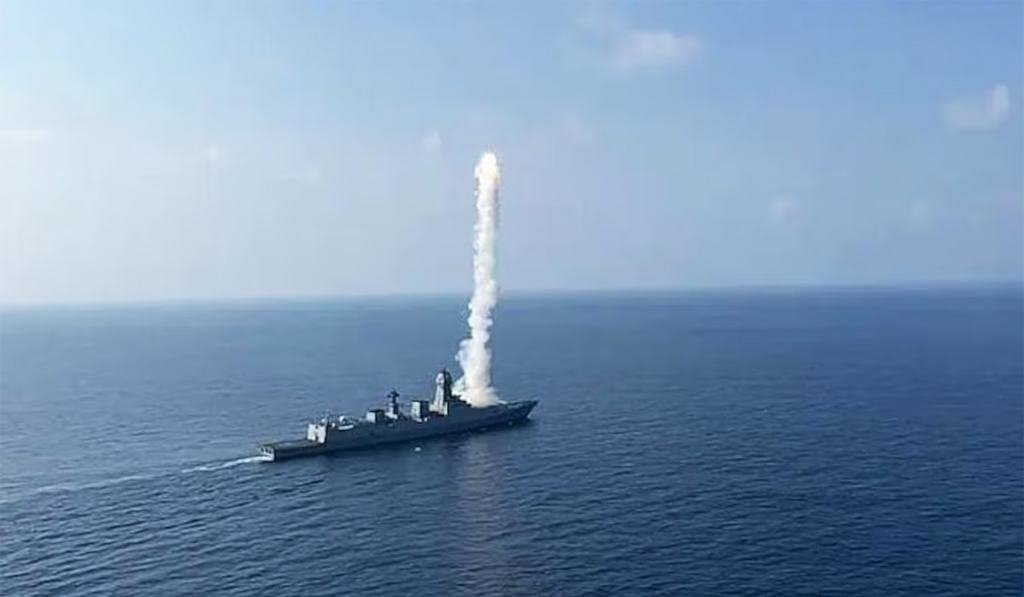 ભારતીય નૌકાદળ: દુશ્મનનો ક્ષણમાં નાશ થશે, ભારતીય નૌકાદળે બ્રહ્મોસ મિસાઈલનું સફળ પરીક્ષણ કર્યું