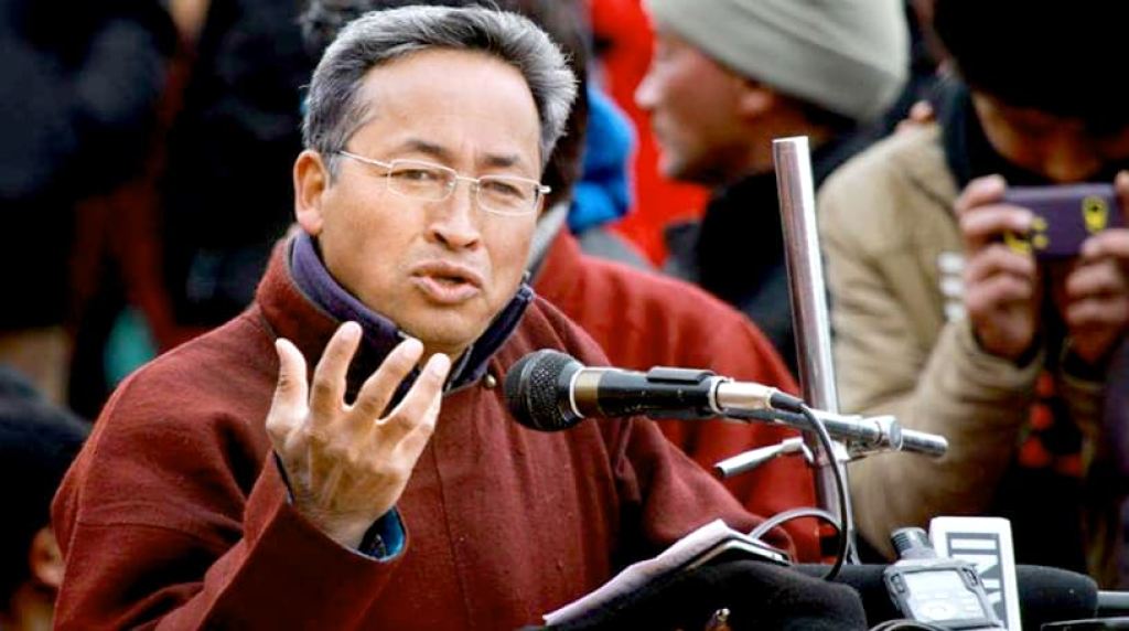 લદ્દાખ સ્ટેટહુડ વિરોધમાં લેહ હિંસા: સોનમ વાંગચુકનું અનશન તૂટ્યું