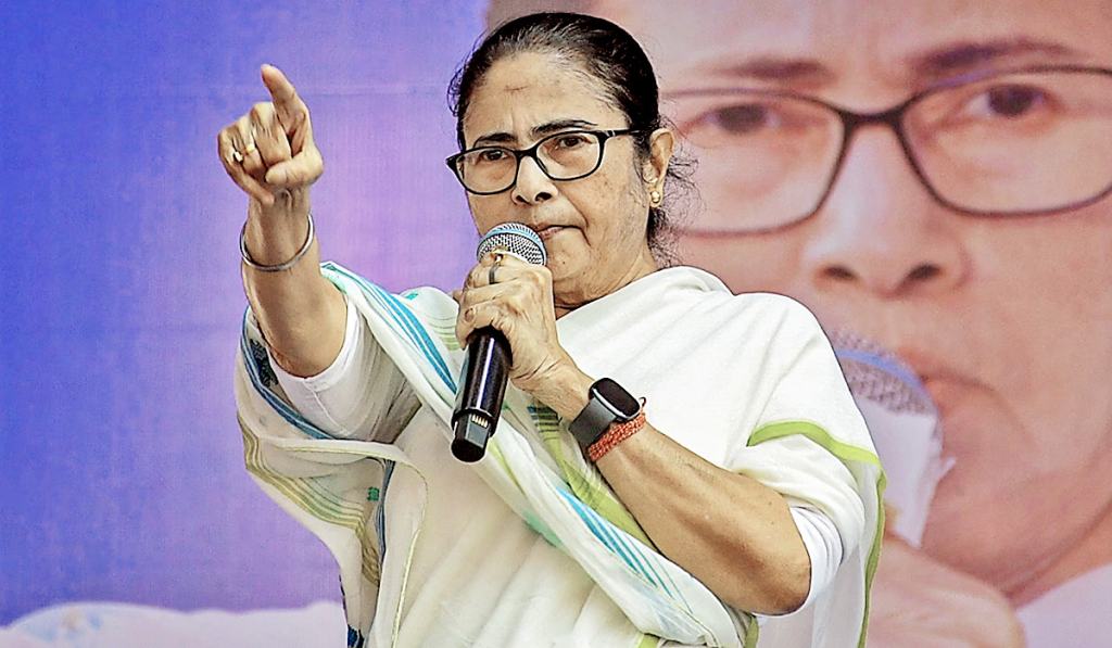 પશ્ચિમ બંગાળમાં રાજ્યપાલની બદલી પર મમતા બેનર્જીના આકરા પ્રહાર