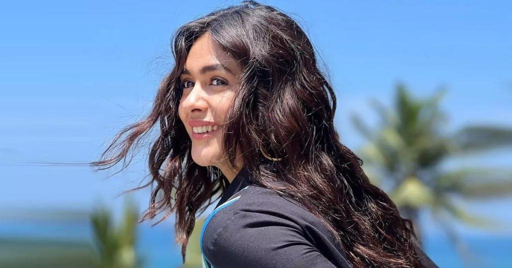 ગ્લેમરની દુનિયા પાછળનું દર્દ: ‘હું જેવી છું તેવી સુંદર છું’ – ટ્રેલર લોન્ચ પર કેમ રડી પડી મૃણાલ ઠાકુર?