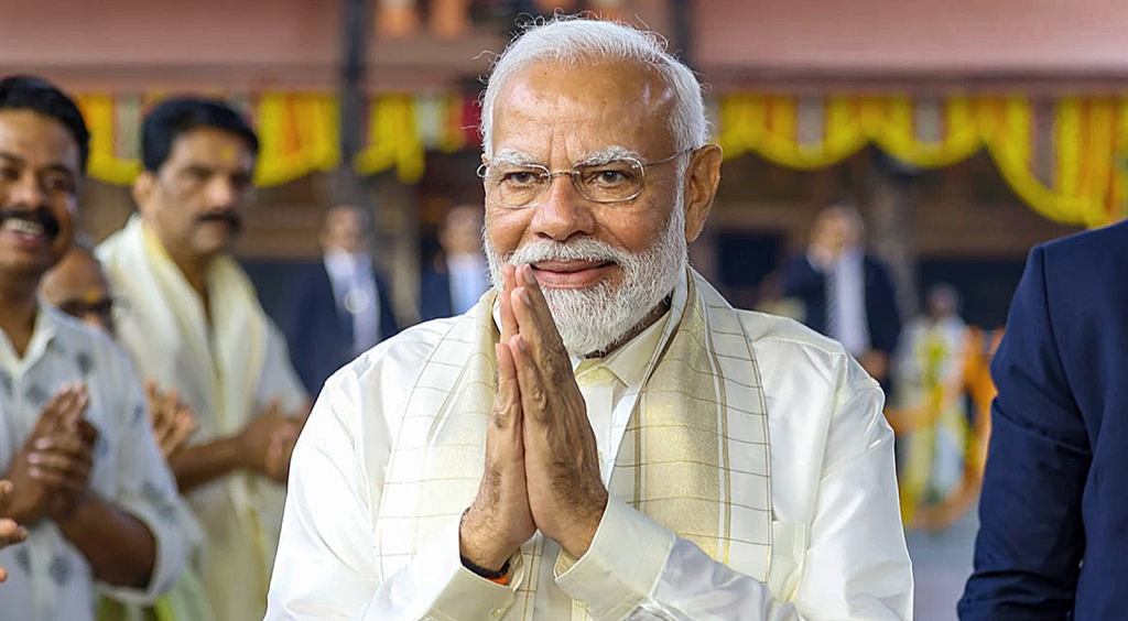 પલક્કડમાં PM મોદીનો હુંકાર: LDF અને UDF ને 'ભ્રષ્ટ અને મેગા-ભ્રષ્ટ' ગણાવી કેરળમાં પરિવર્તનનું આહવાન 