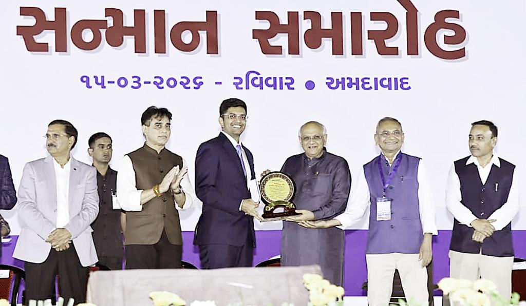 GPSC અને UPSC પાસ કરનારા 1300+ વિદ્યાર્થીઓનું સરદારધામમાં સન્માન - Ahmedabad Express