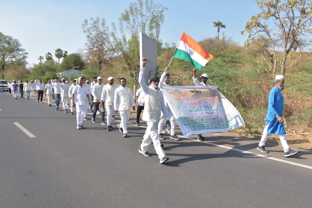દાંડીયાત્રીઓના દેશભક્તિના નારાથી સ્ટેચ્યુ ઓફ યુનિટીના પરિસરનું વાતાવરણ દેશભક્તિના રંગમાં રંગાયુ