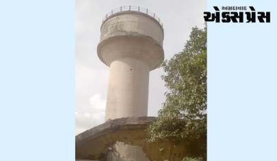 ઉપલેટાના કોલકી રોડ પર આવેલ વેણુ સિંચાઇ યોજનાની જર્જરિત પાણી ભરેલી ટાંકી ધળાકા ભેર તૂટી પડી