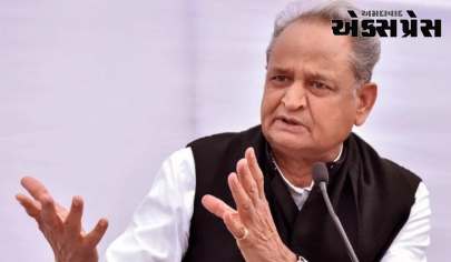 કોંગ્રેસ મહિલાઓને દર વર્ષે 10,000 રૂપિયા આપશે, 500 રૂપિયાના સિલિન્ડરનું પણ વચન