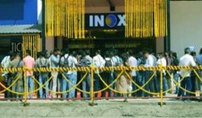 ગ્રાઉન્ડબ્રેકિંગ કાશ્મીરી નિર્મિત બોલિવૂડ ફિલ્મ 'વેલકમ ટુ કાશ્મીર'ને શ્રીનગરમાં ઉત્સાહપૂર્ણ પ્રતિસાદ મળ્યો