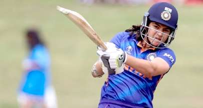 ભારત વિરુદ્ધ ઈંગ્લેન્ડ: યાસ્તિકા ભાટિયા અને હરમનપ્રીત કૌર એ શરૂઆતના ફટકા બાદ ફરીથી ઈનિંગ્સ બનાવી