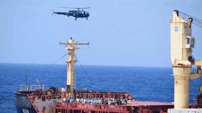 ભારતીય નૌકાદળ: વાયુસેનાની મોટી સિદ્ધિ, C-17 એરક્રાફ્ટે અરબી સમુદ્રમાં બે ફાઇટર બોટ ઉતારી; 17 બંધકોને મુક્ત કરાયા