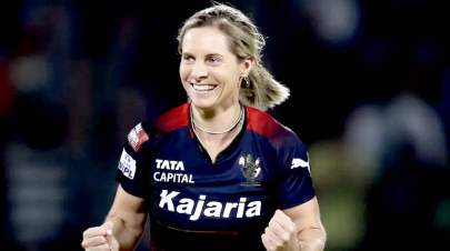 રોયલ ચેલેન્જર્સ બેંગ્લોરની (RCB) બોલિંગ ઓલ-રાઉન્ડર સોફી મોલિનક્સ