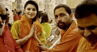 રામ મંદિર ખાતે ઉર્વશી રૌતેલાની આધ્યાત્મિક યાત્રા | ફિલ્મ 'JNU' માટે અપેક્ષા વધી 