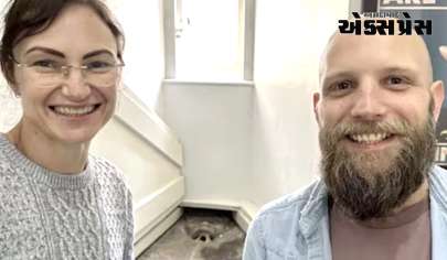 વ્યક્તિને બાથરૂમ સાફ સફાઈ કરતાં ત્યાં છુપાયેલો 700 વર્ષ જૂનો 'ખજાનો' મળ્યો, તે જોઈને તે ચોંકી ગયો!