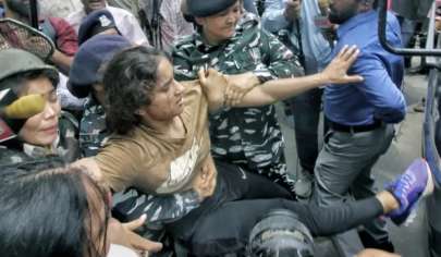 અશાંતિમાં કુસ્તી સમુદાય: દિલ્હી પોલીસે વિરોધીઓના તંબુ તોડી પાડ્યા, ખેલાડીઓની અટકાયત કરી