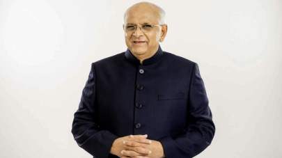 આત્મનિર્ભર ગુજરાત: કારીગરો માટે 'સ્વદેશી મોલ' અને ડિજિટલ સહાયની જાહેરાત