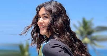 ગ્લેમરની દુનિયા પાછળનું દર્દ: ‘હું જેવી છું તેવી સુંદર છું’ – ટ્રેલર લોન્ચ પર કેમ રડી પડી મૃણાલ ઠાકુર?