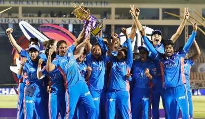 WPL 2023 ચેમ્પિયનઃ મુંબઈ ઈન્ડિયન્સ બની પ્રથમ ચેમ્પિયન ટીમ, હરમનપ્રીત કૌરે આ મામલે ધોનીની બરાબરી કરી