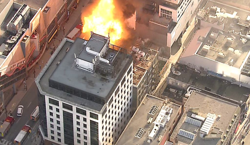 ટૉરન્ટો ડાઉનટાઉન બિલ્ડિંગમાં પ્રચંડ વિસ્ફોટ બાદ લાગેલી આગ પર કાબૂ મેળવાયો